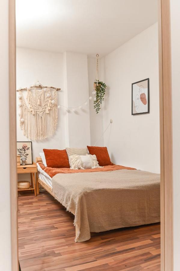 Cosy&Art 1Bd Apartment Next To Slaveykov Square Sofia Exterior photo